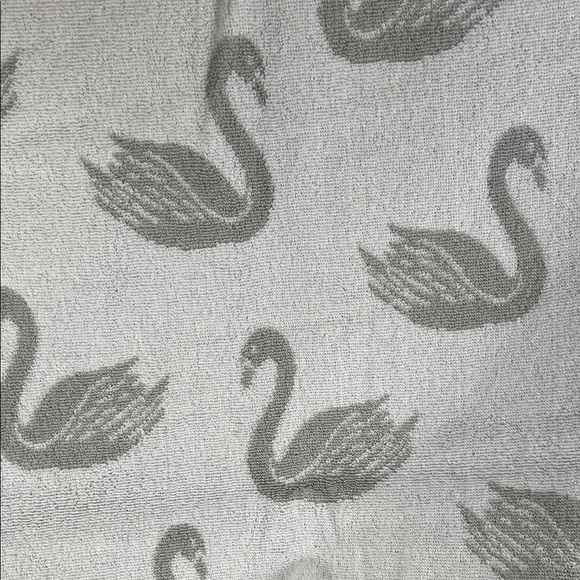 Deborah Connolly Swan Print Bath Towel Set Gray White Quick Dry Cotton 2 Pc NEW - Picture 7 of 8